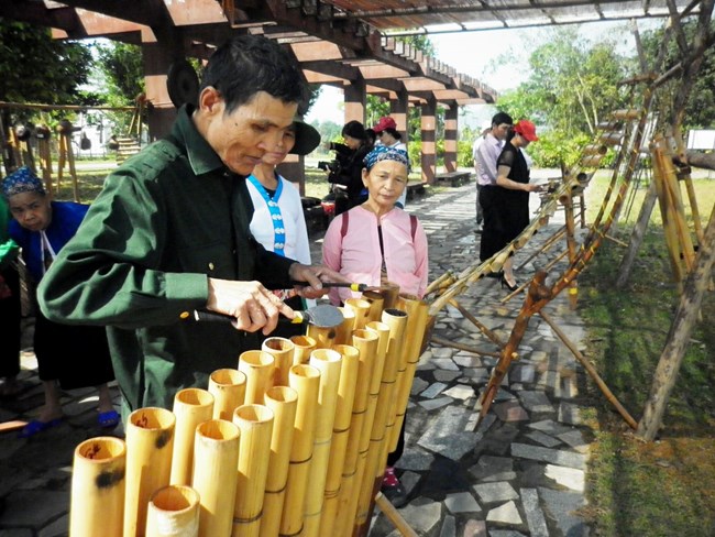 Triển lãm trình diễn “Tre, nứa trong đời sống âm nhạc dân tộc Việt Nam”: Giai điệu ngọt ngào nơi núi rừng (24/4/2017)